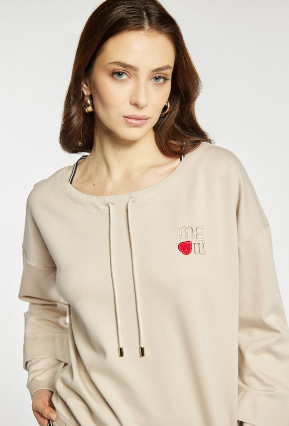 Bluza damska z haftowanym sercem