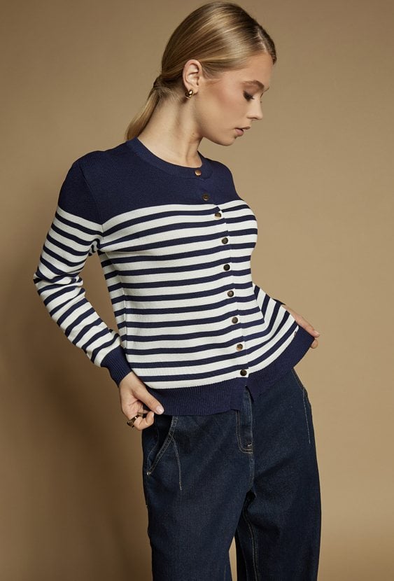 Sweter w paski z wiskozą