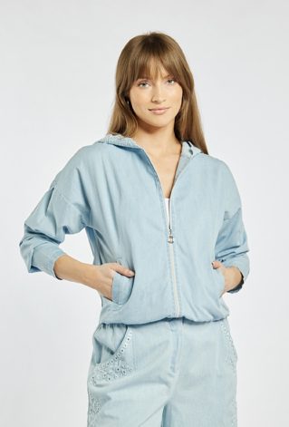 Bluza z haftowanym kapturem