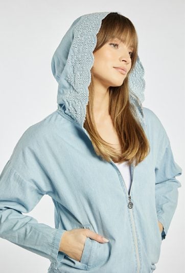 Bluza z haftowanym kapturem