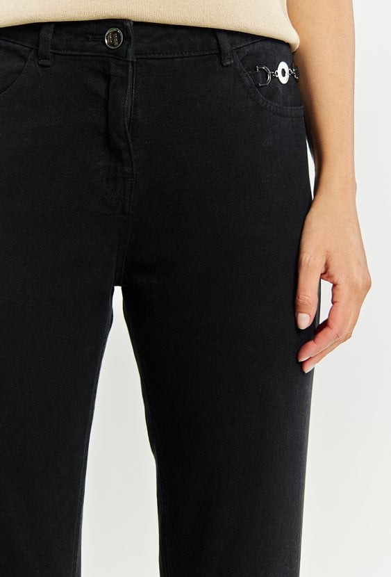 Jeansy damskie z aplikacją