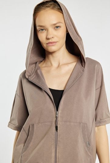 Sportowa kamizelka z kapturem