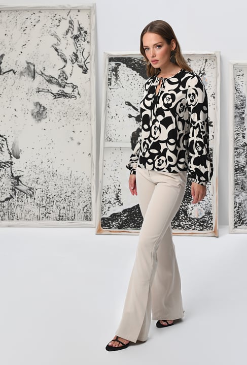 Dzwony z pęknięciem na nogawce