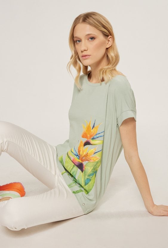 T-shirt z kwiatowym motywem