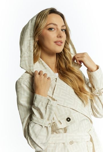 Płaszcz damski z delikatnym wzorem