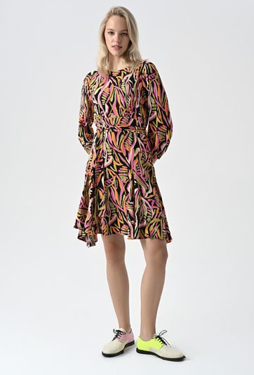 Wiskozowa sukienka w energetyczny print