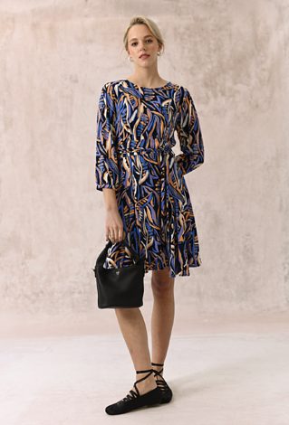 Wiskozowa sukienka w energetyczny print