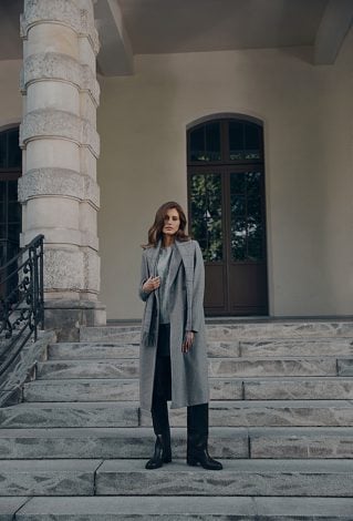 Klasyczny płaszcz dwurzędowy