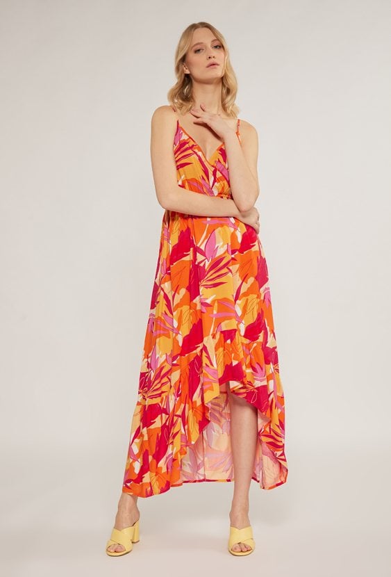 Wzorzysta sukienka z dłuższym tyłem