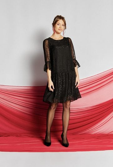 Zwiewna sukienka z połyskiem