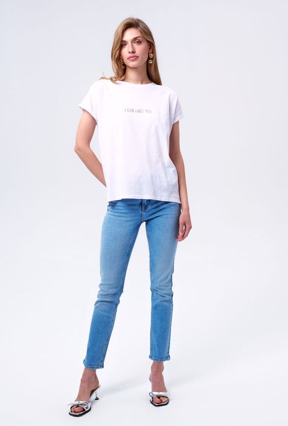 Biały T-shirt ze srebrnym napisem