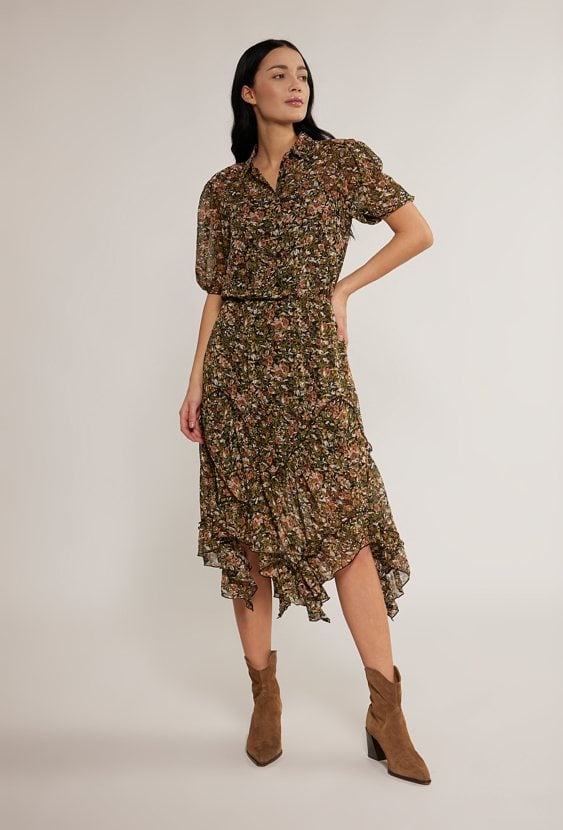 Wzorzysta sukienka z falbaną