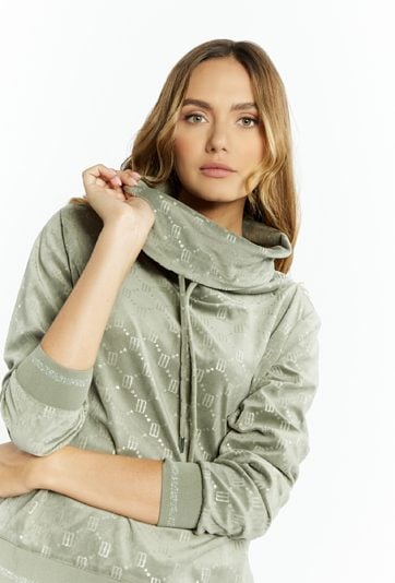 Bluza damska z obszernym golfem