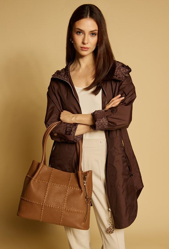 Torba z ozdobnymi przeszyciami