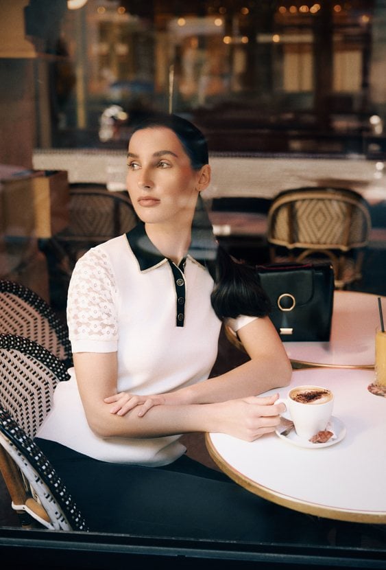 Elegancki sweter z kołnierzem