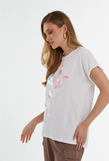 Biały t-shirt z grafiką kwiatu