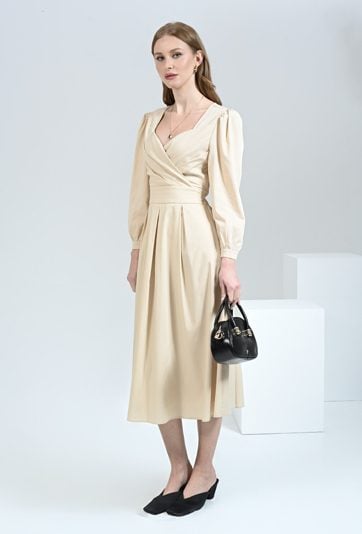 Romantyczna sukienka o rozkloszowanym kroju