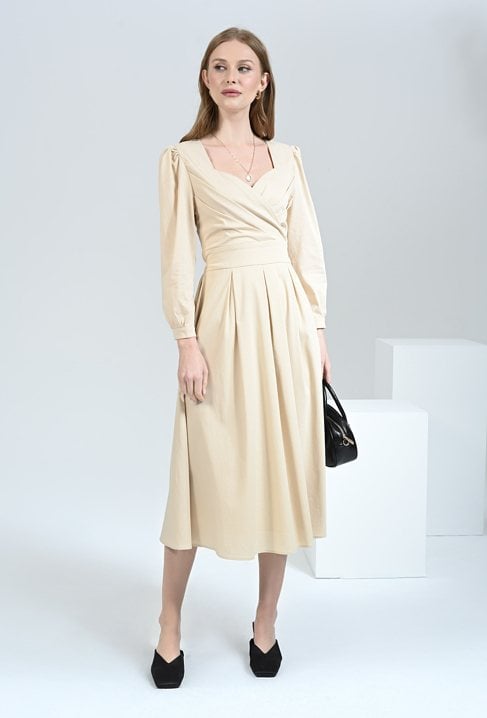 Romantyczna sukienka o rozkloszowanym kroju