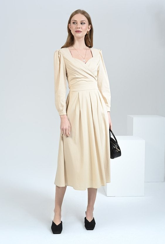 Romantyczna sukienka o rozkloszowanym kroju