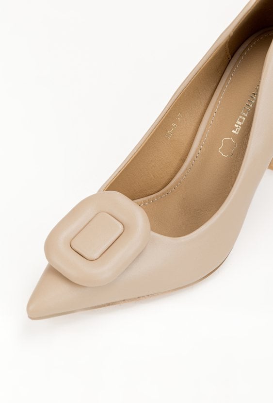 Szpilki z geometryczną klamrą