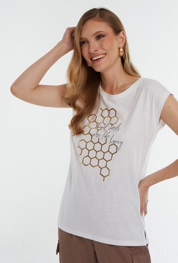 Biały t-shirt z dżetową aplikacją