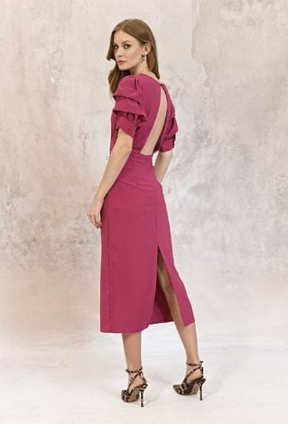 Sukienka z odkrytymi plecami