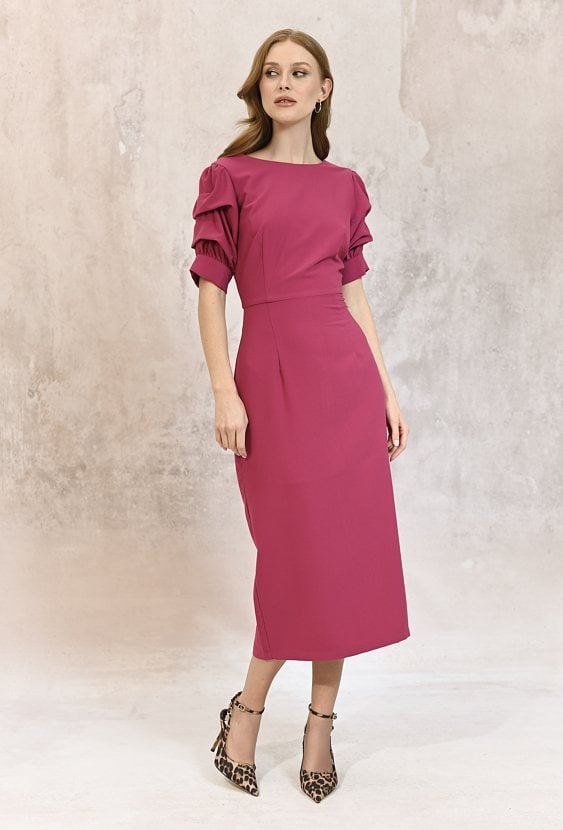 Sukienka z odkrytymi plecami