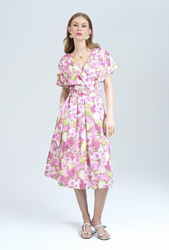 Kobieca sukienka w kwiaty