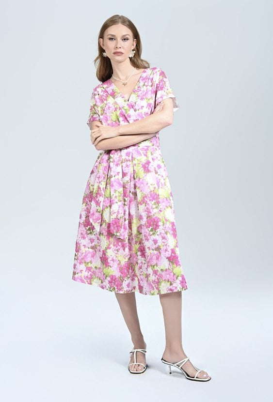 Kobieca sukienka w kwiaty