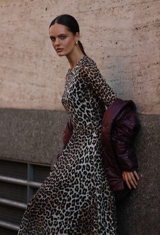 Sukienka z plisowanym dołem