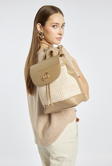 Lekki i stylowy pleciony plecak