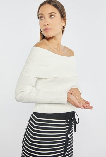 Sweter z odkrytymi ramionami