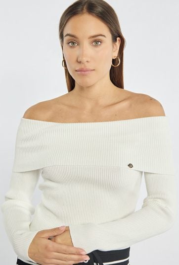 Sweter z odkrytymi ramionami