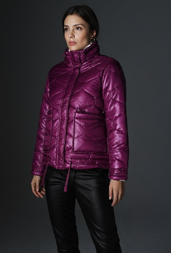 Kurtka damska z wysokim kołnierzem