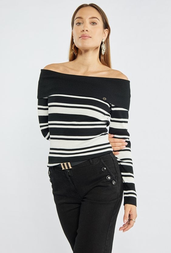 Sweter z odkrytymi ramionami