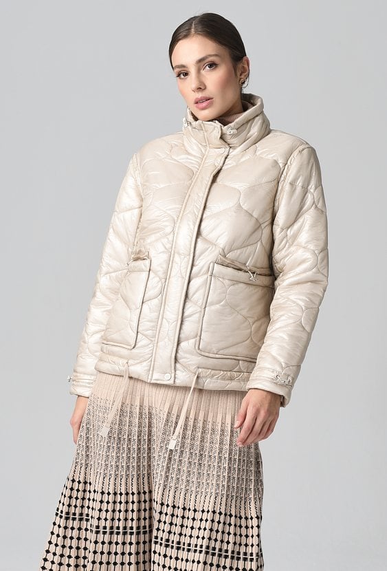 Kurtka damska z wysokim kołnierzem