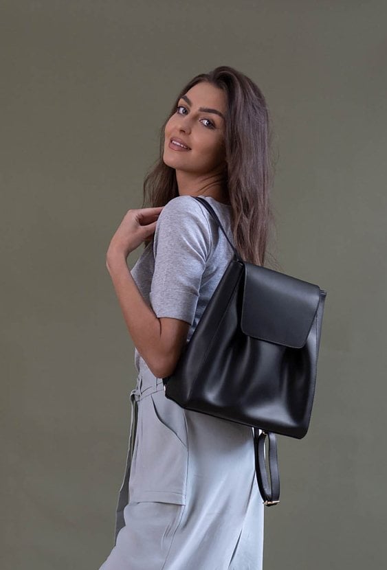 Czarny plecak ze skóry naturalnej