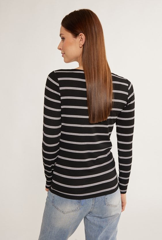 Bluzka z ozdobnymi guzikami