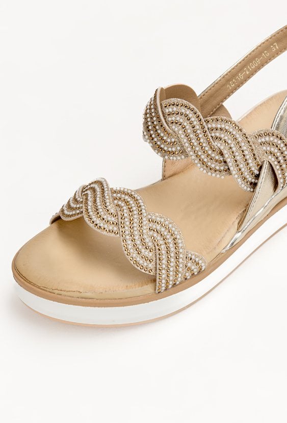 Sandały z plecionymi paskami