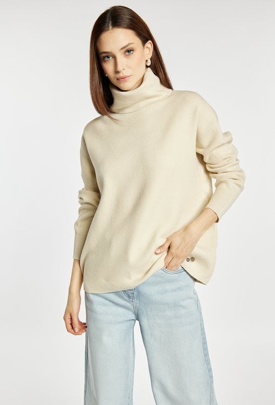 Sweter damski z luźnym golfem