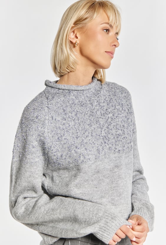 Sweter damski z połyskującą nicią