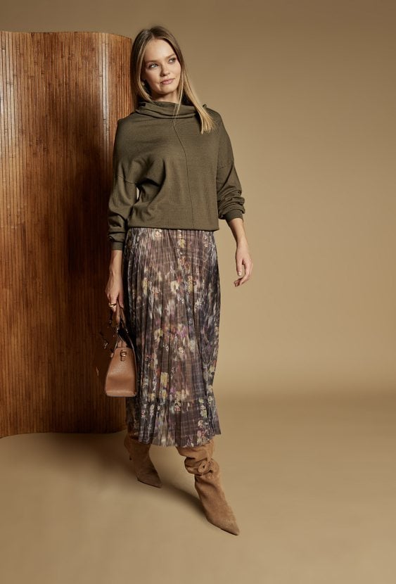 Sweter z luźnym golfem