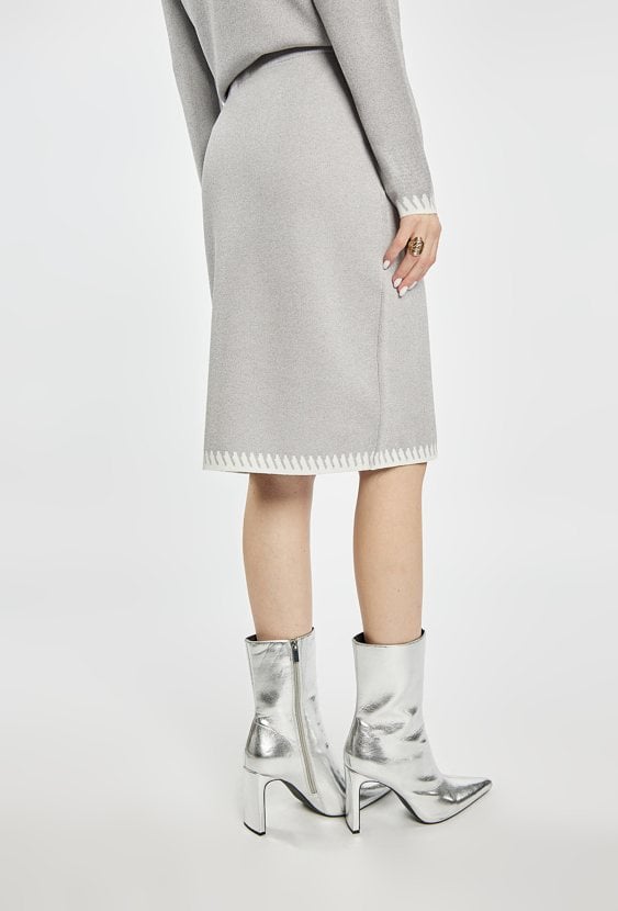 Dzianinowa spódnica midi