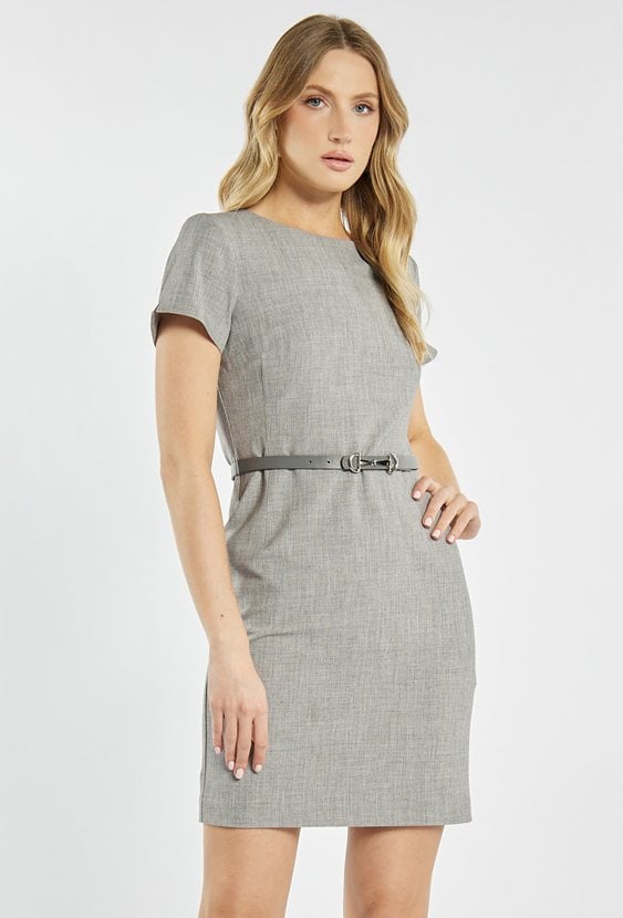 Elegancka sukienka z paskiem