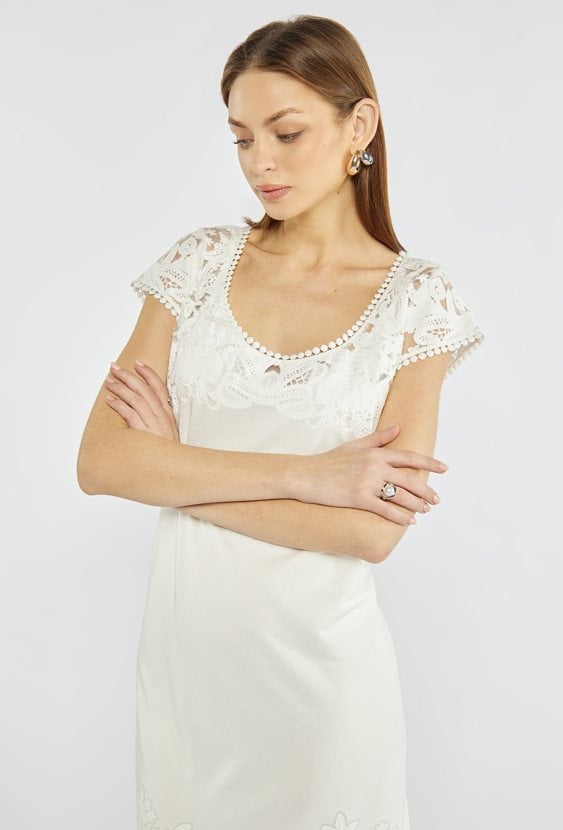 Lekka sukienka z koronką