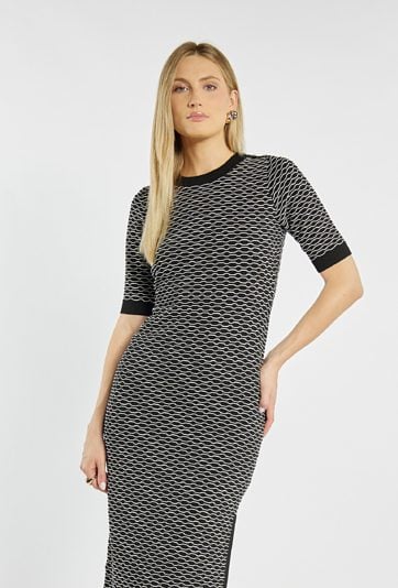 Dopasowana sukienka z wiskozą