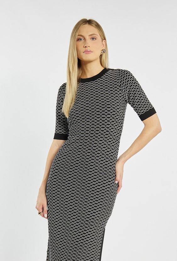 Dopasowana sukienka z wiskozą