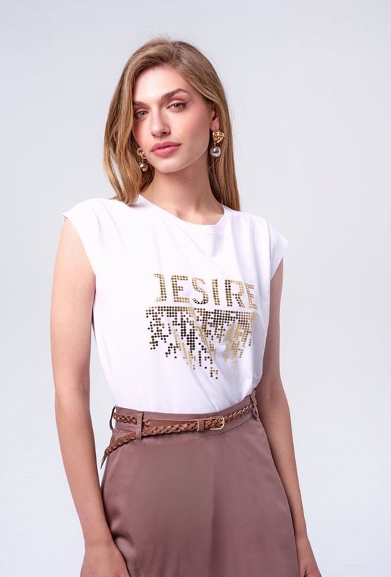 Biały  t-shirt ze złotą aplikacją