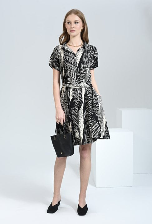 Sukienka o prostym fasonie z wiskozy