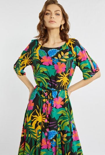 Sukienka z tropikalnym wzorem